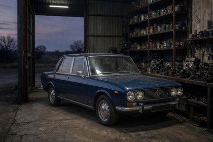 Lancia 2000 Berlina in de loods